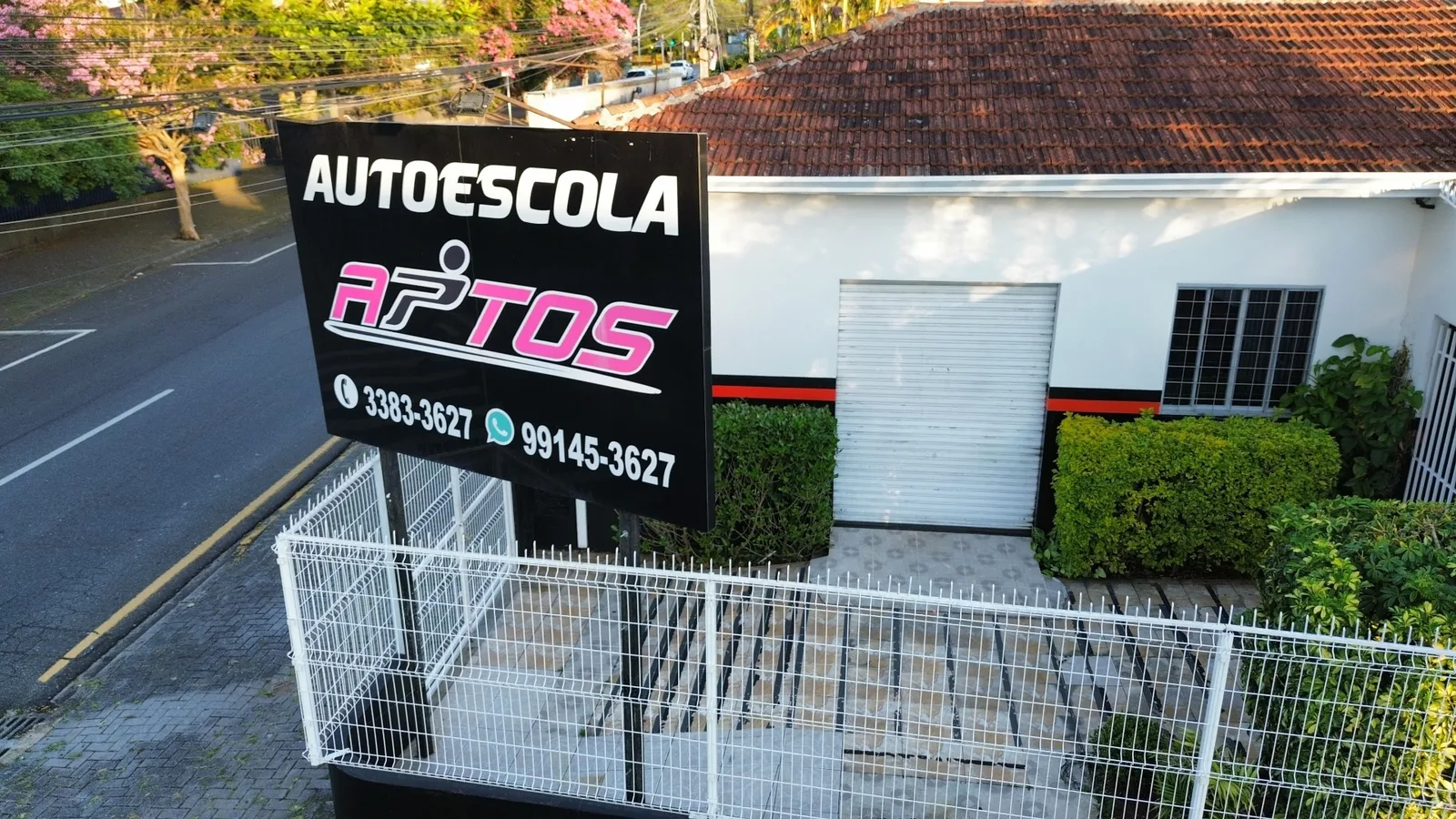 Fachada oficial da Autoescola APTOS